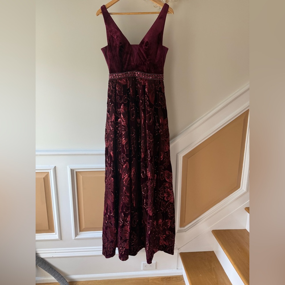 Chic Burgundy Floral Maxi Dress